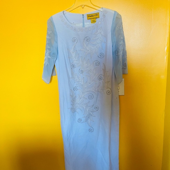 Beautiful dress - Picture 1 of 4